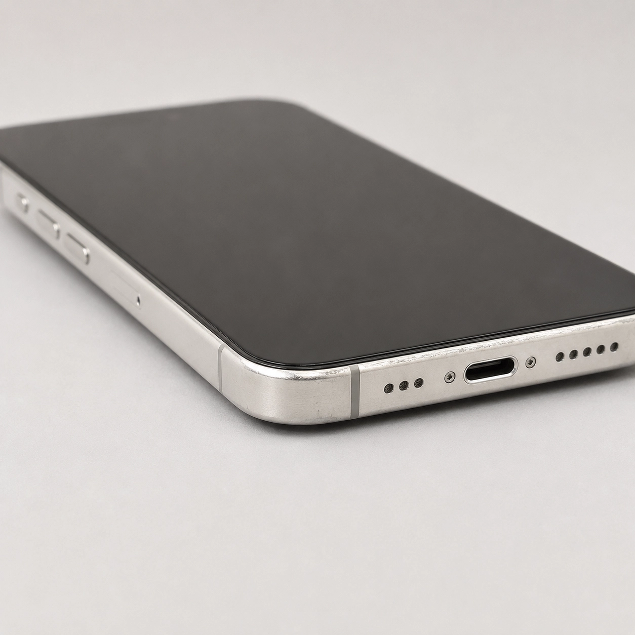 Original Used iPhone 15 Pro Max - White Titanium - Image 4