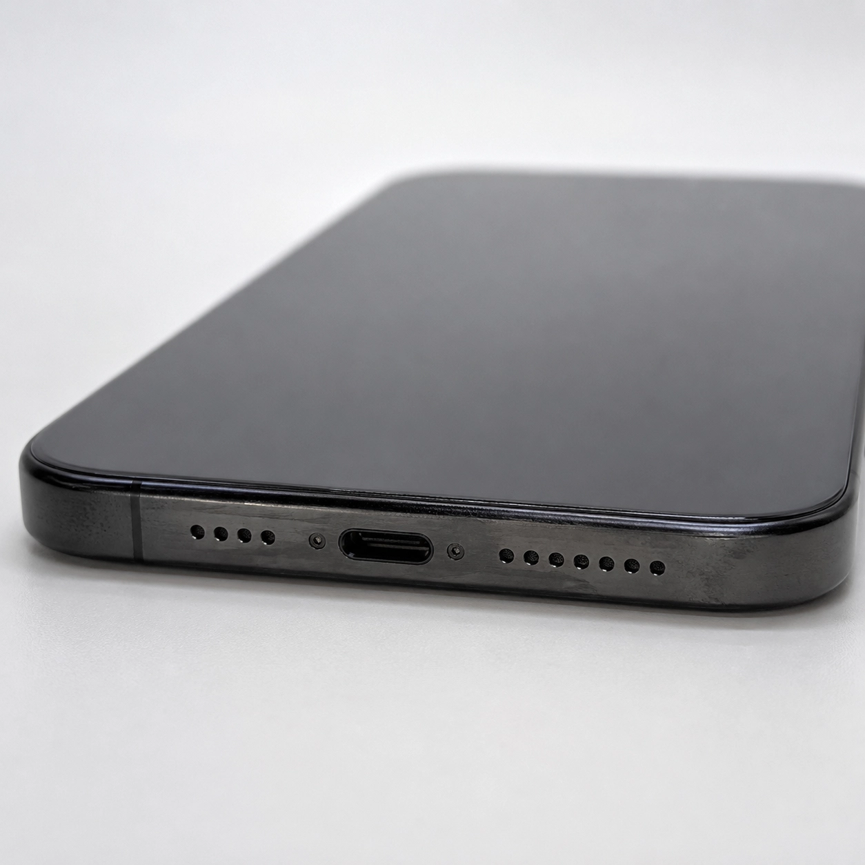 Used iPhone 16 Pro Max - Black Titanium - Image 4